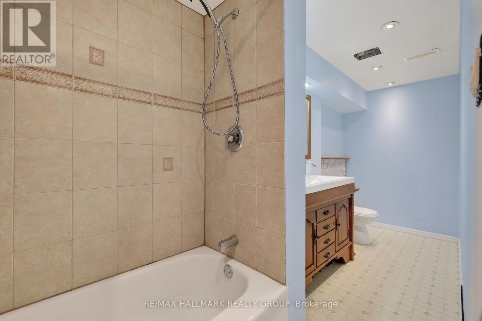 2205 WOODS STREET - Image 33