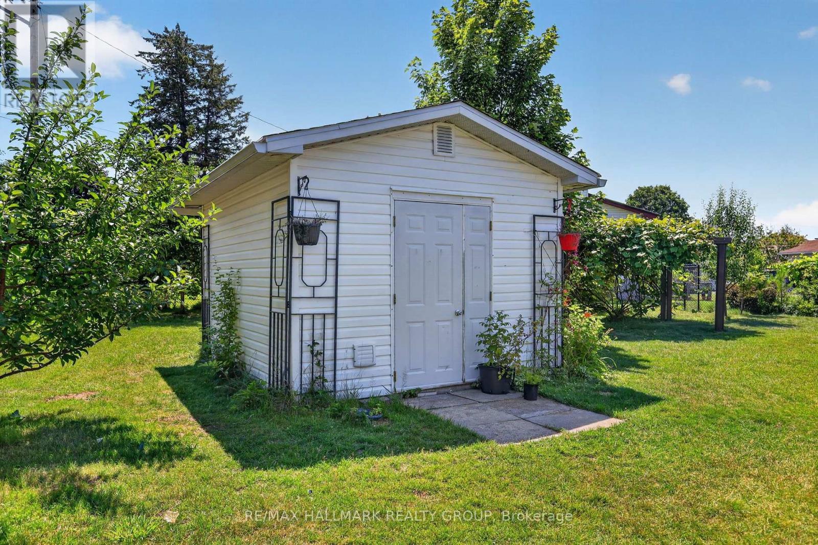 2205 WOODS STREET - Image 41