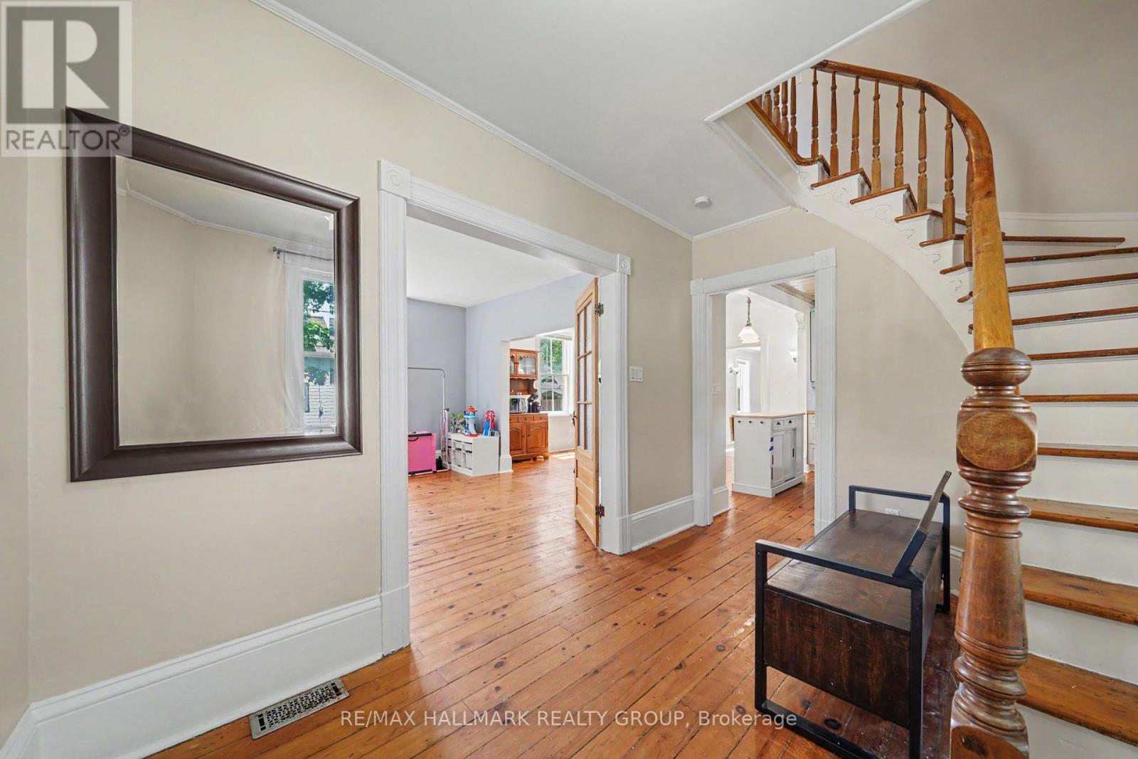 98 DRUMMOND STREET E, Ottawa. Luxury613. By Peter Sagos - Image 8