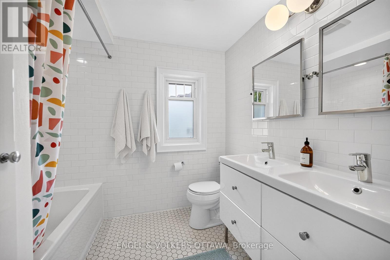 3 Bed, 2 Bath House for Sale in Ottawa – 174 HICKORY STREET, Ottawa – MLS# X13539118 - Image 33