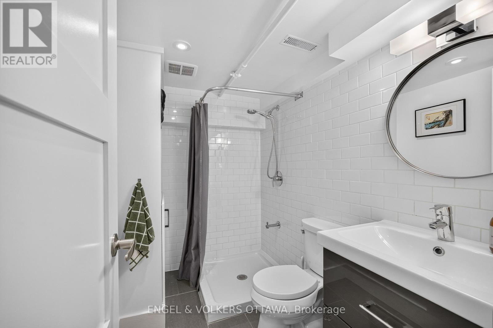 3 Bed, 2 Bath House for Sale in Ottawa – 174 HICKORY STREET, Ottawa – MLS# X13539118 - Image 43