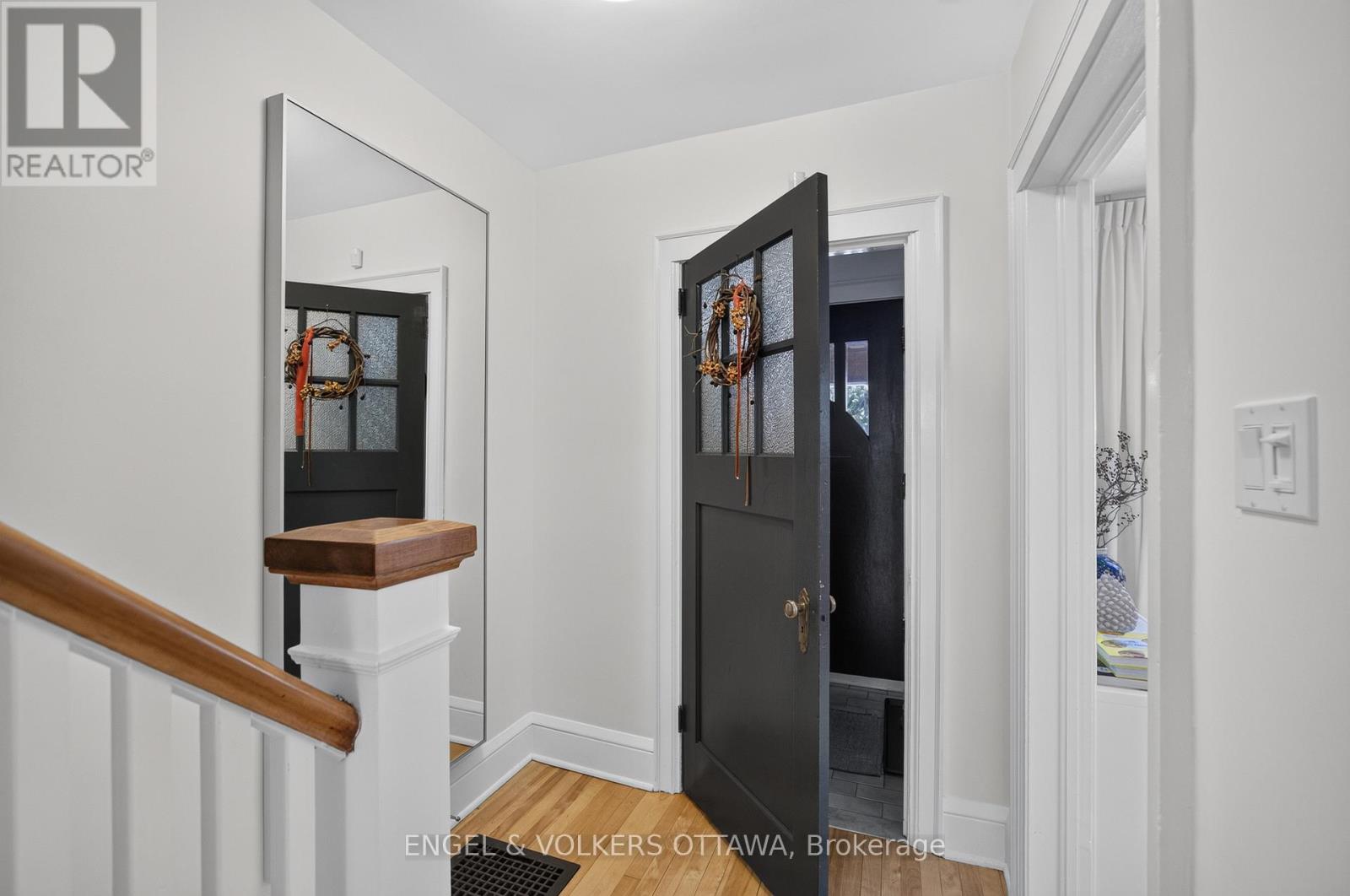 3 Bed, 2 Bath House for Sale in Ottawa – 174 HICKORY STREET, Ottawa – MLS# X13539118 - Image 6