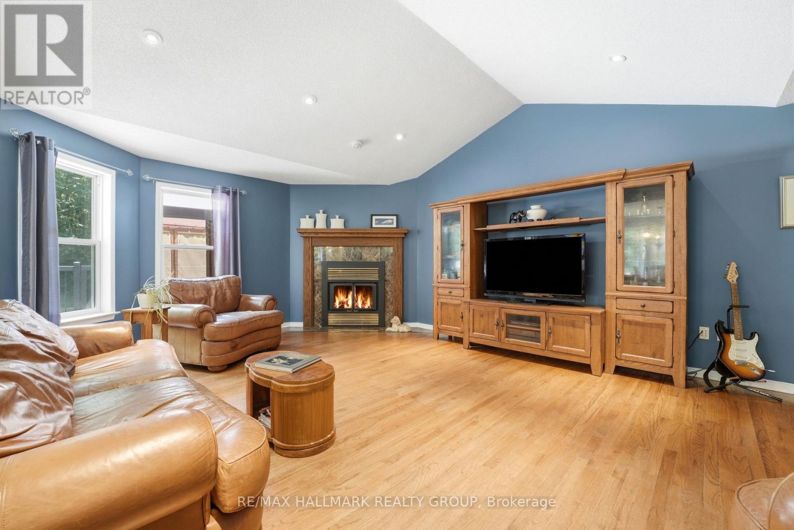 18 JOSTEEN DRIVE - 7
