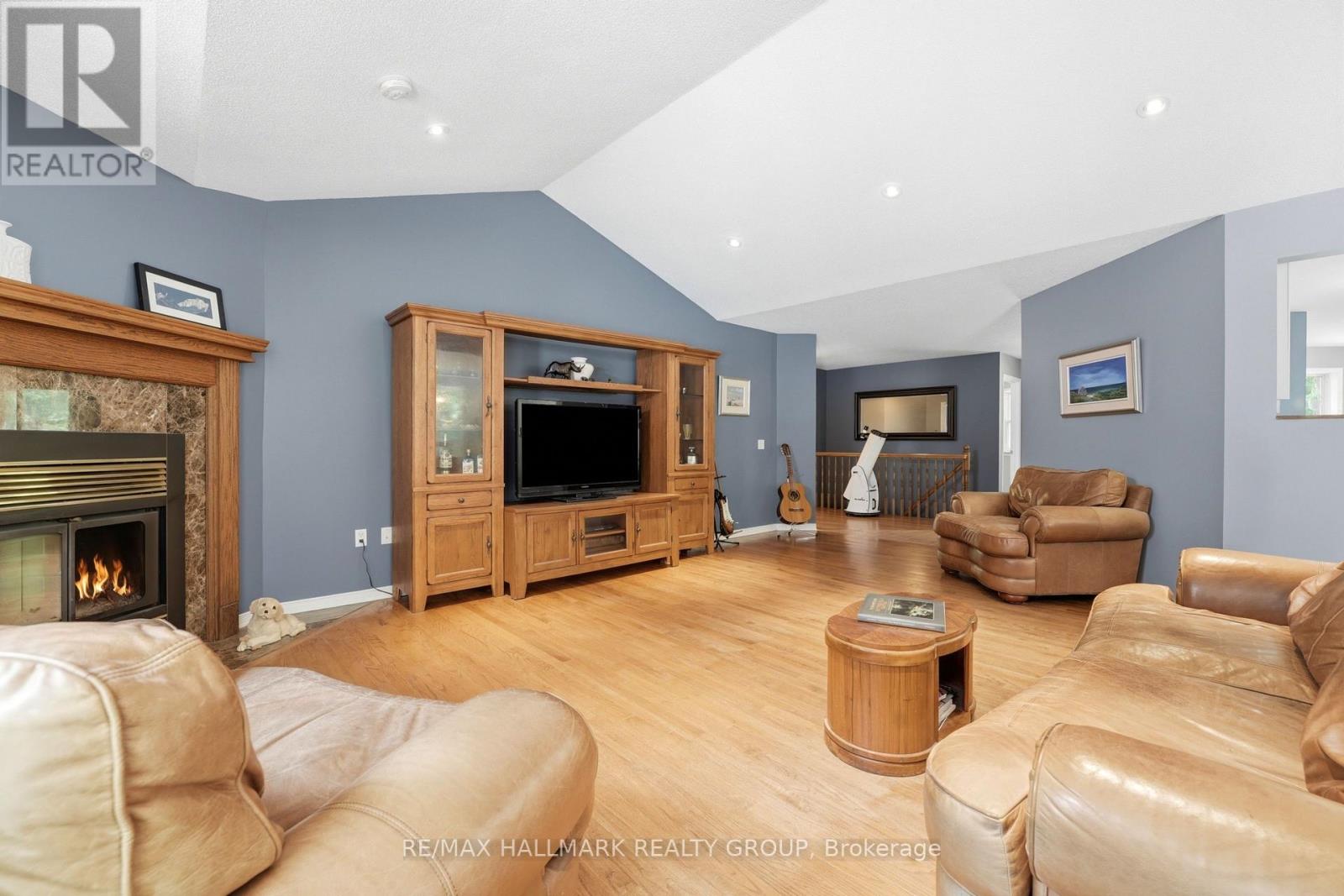 18 JOSTEEN DRIVE - 8