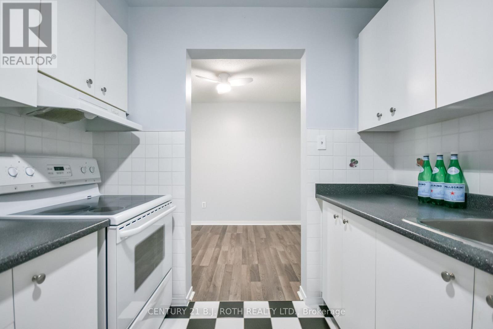 #D11 163 EDGEHILL DRIVE - Image 15