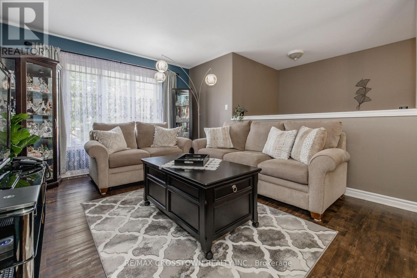11 REVELSTOKE COURT - 10