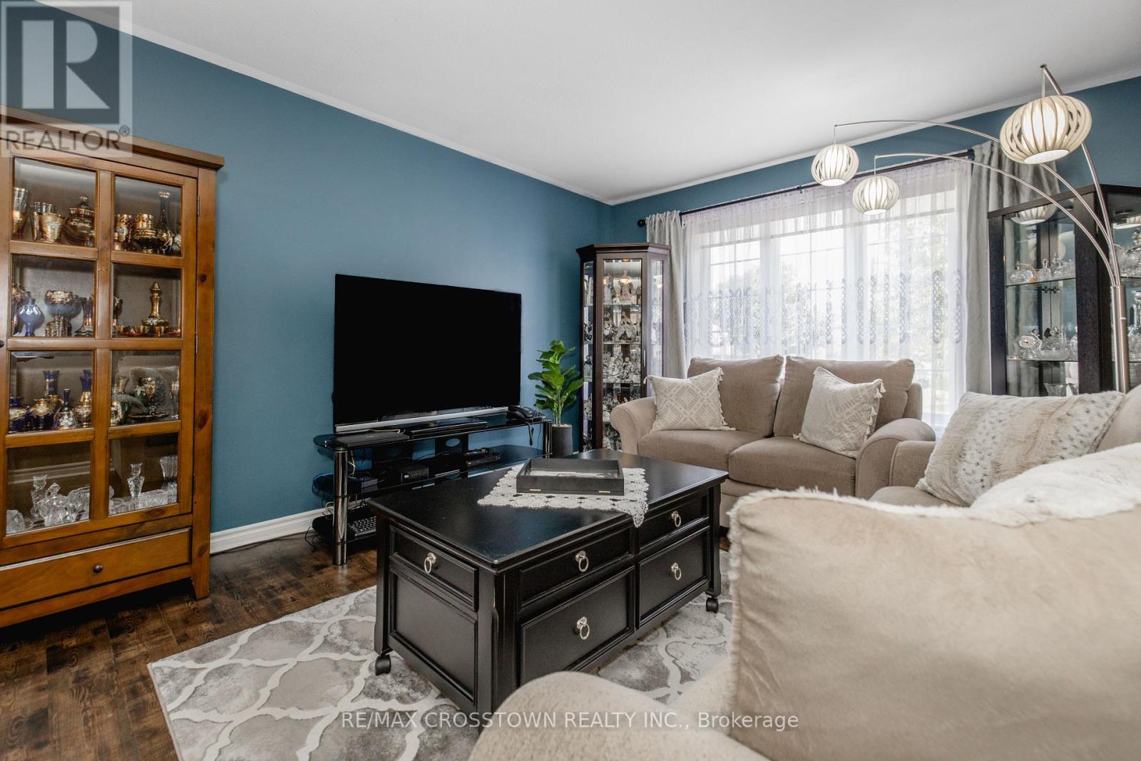 11 REVELSTOKE COURT - 11