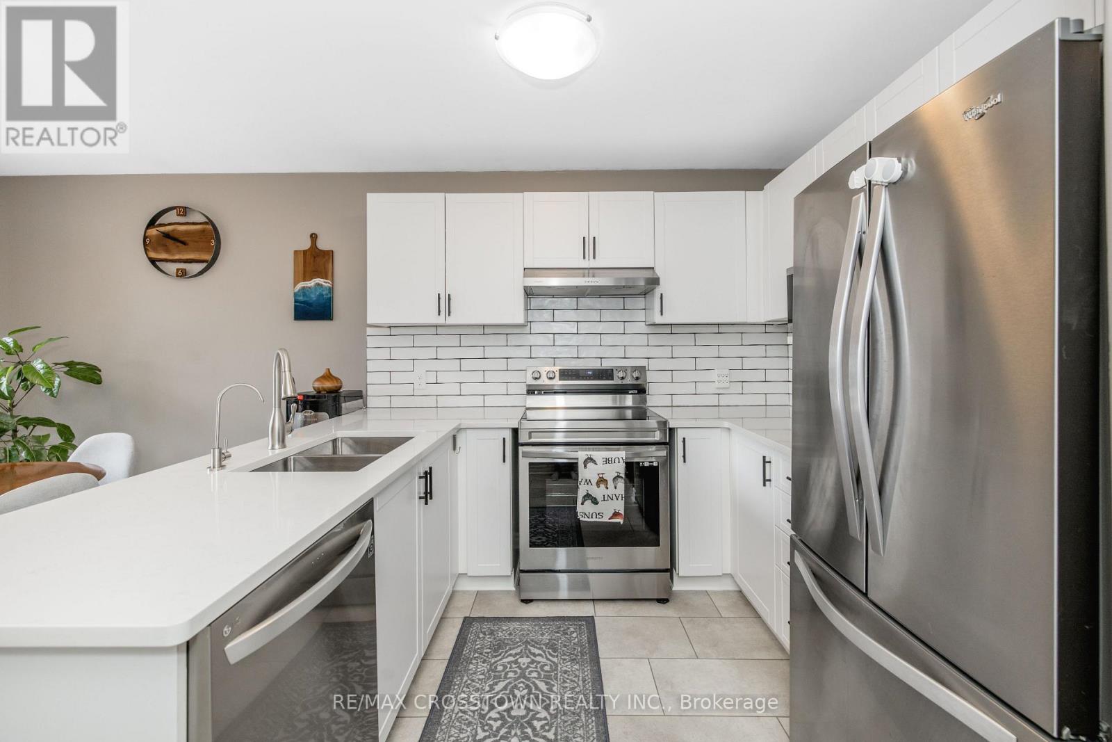 11 REVELSTOKE COURT - 14