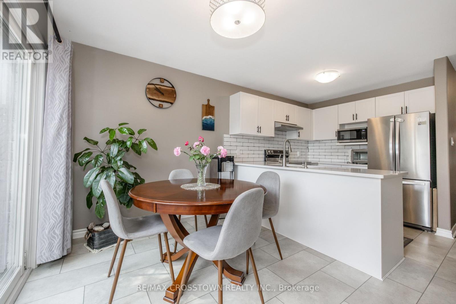 11 REVELSTOKE COURT - 18