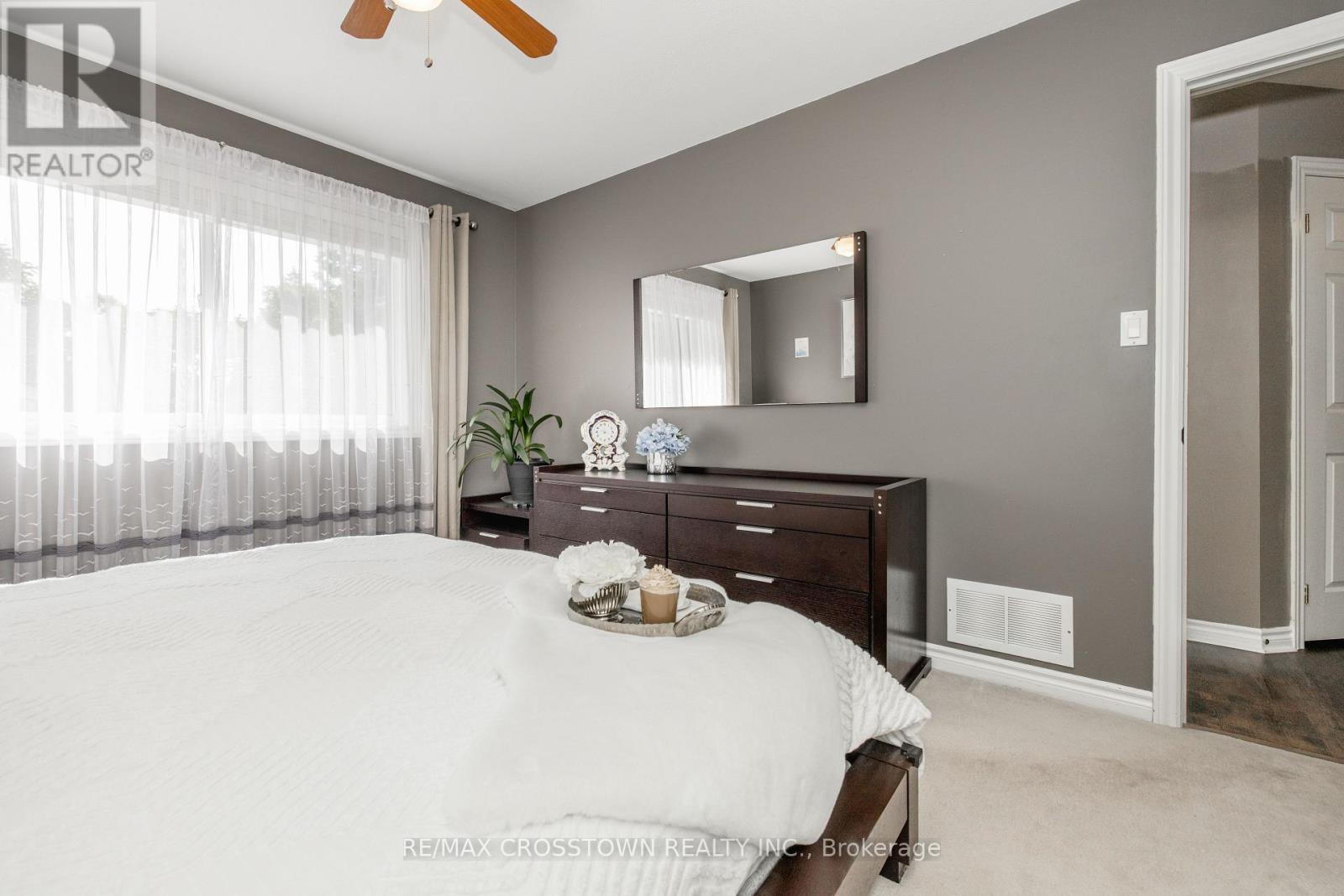 11 REVELSTOKE COURT - 25