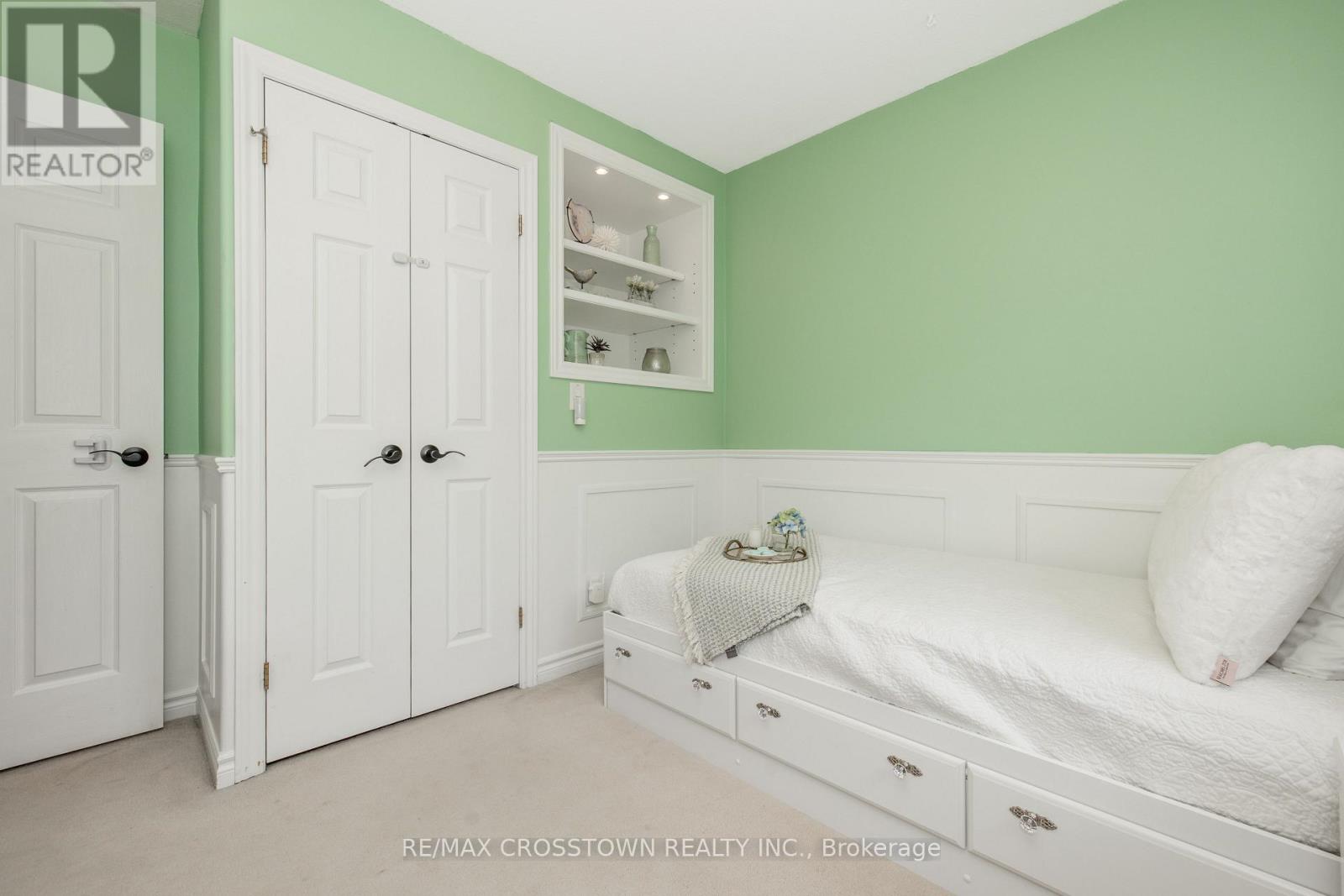 11 REVELSTOKE COURT - 31
