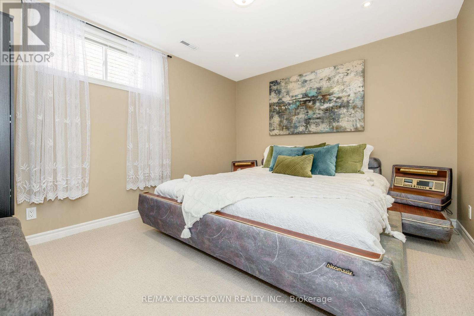 11 REVELSTOKE COURT - 36
