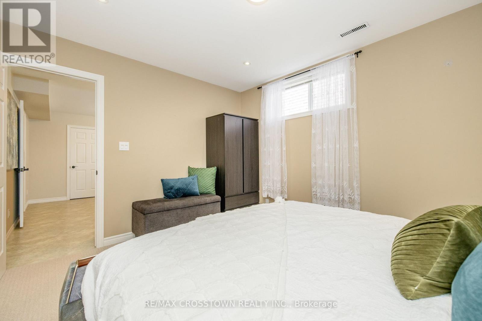 11 REVELSTOKE COURT - 37