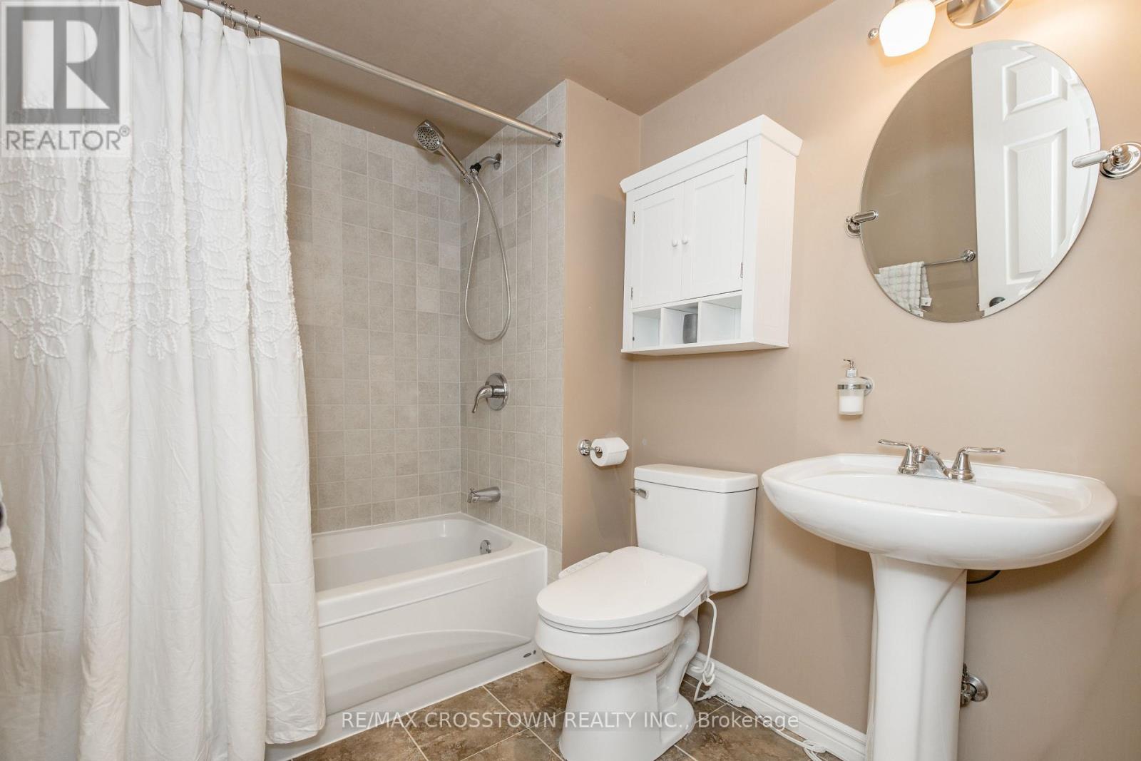 11 REVELSTOKE COURT - 38