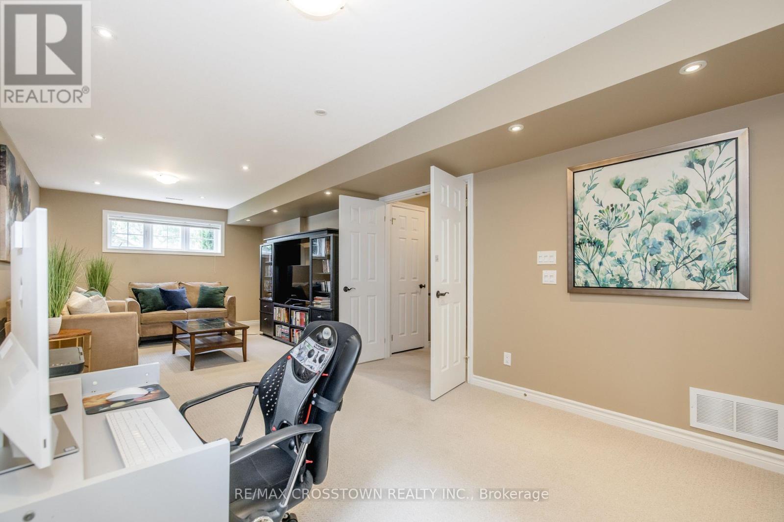 11 REVELSTOKE COURT - 39