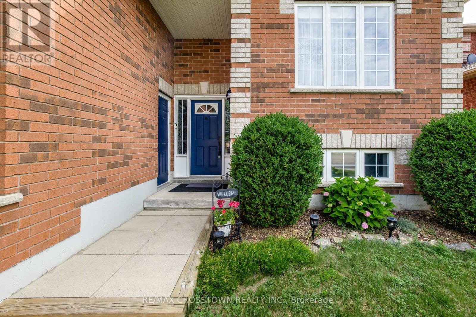 11 REVELSTOKE COURT - 4