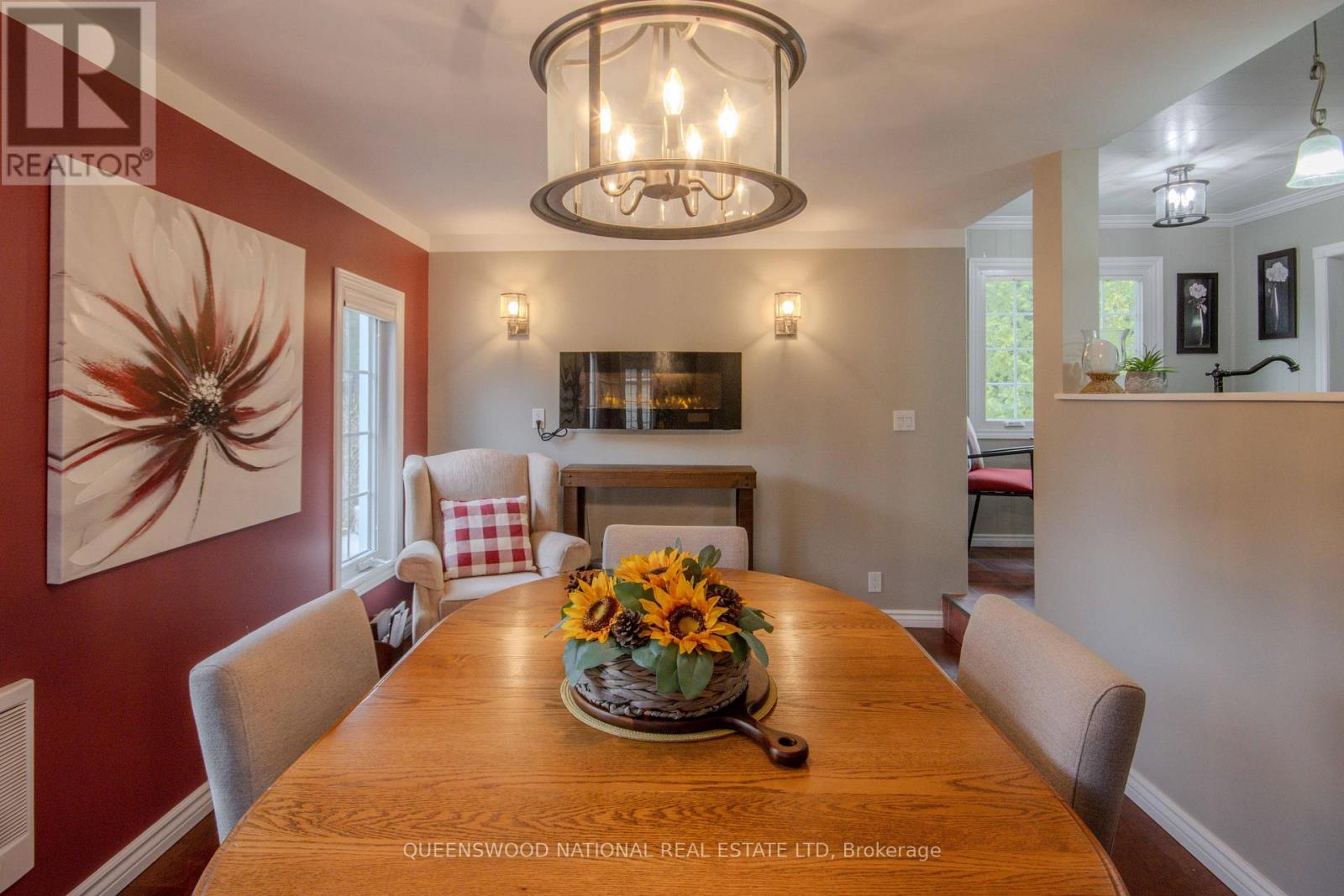 121 SANDHILL DRIVE - 25