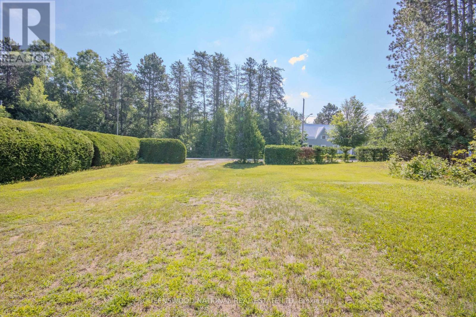 121 SANDHILL DRIVE - 36