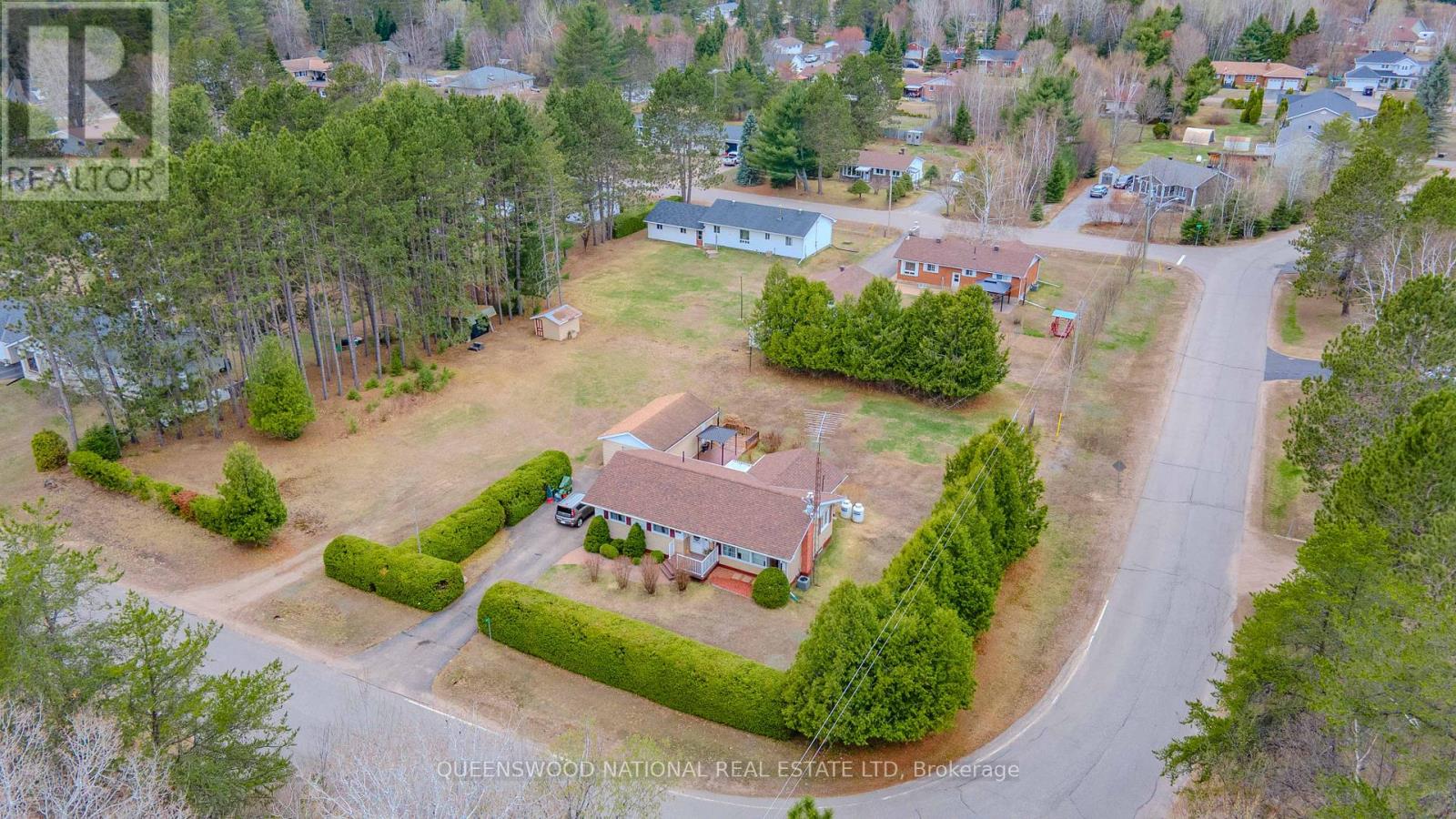 121 SANDHILL DRIVE - 32
