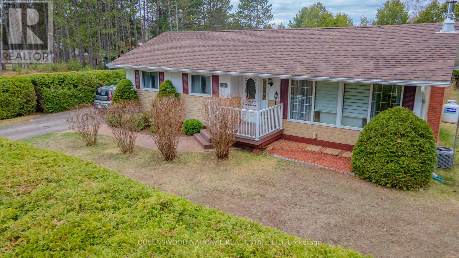 121 SANDHILL DRIVE - 39