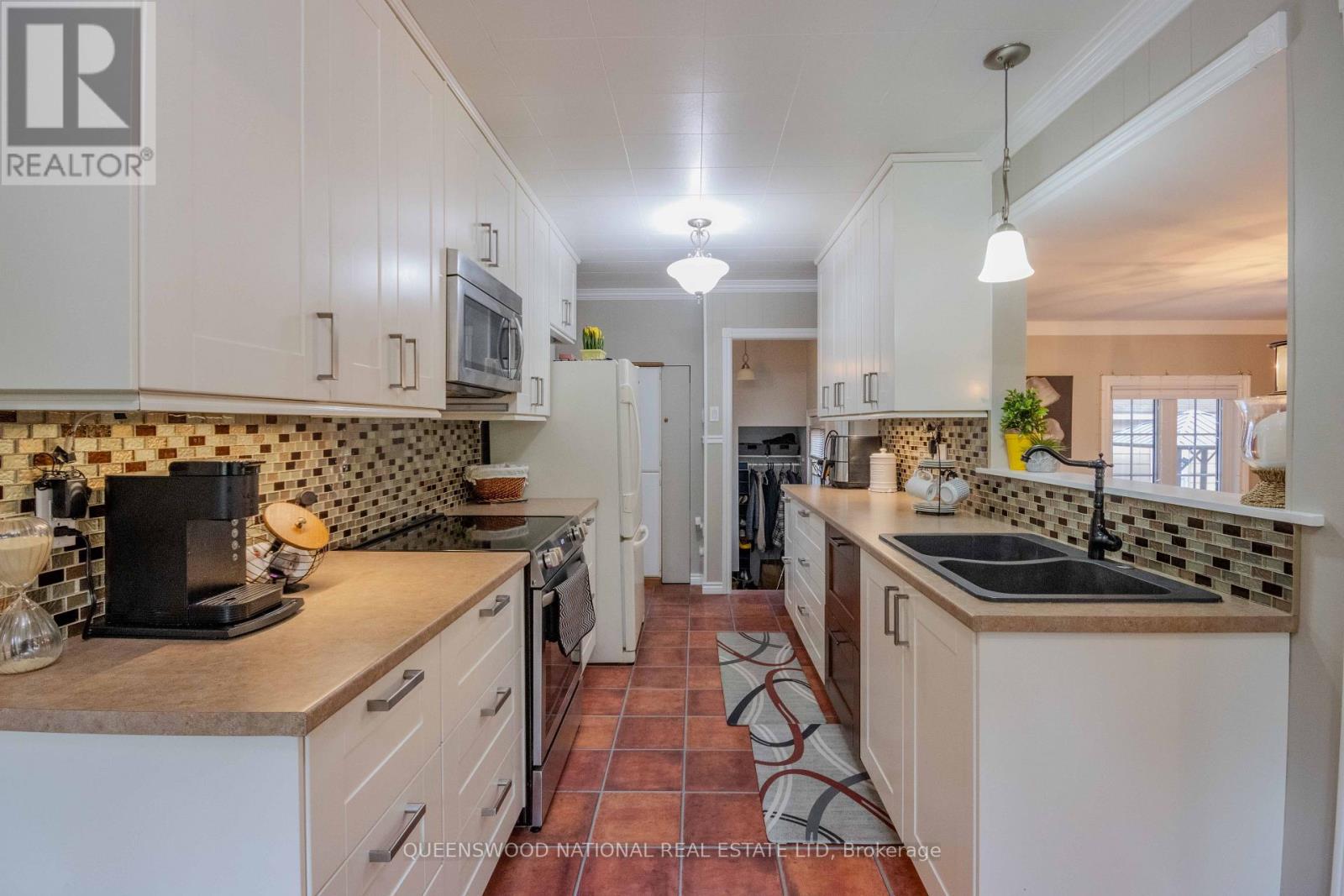 121 SANDHILL DRIVE - 22