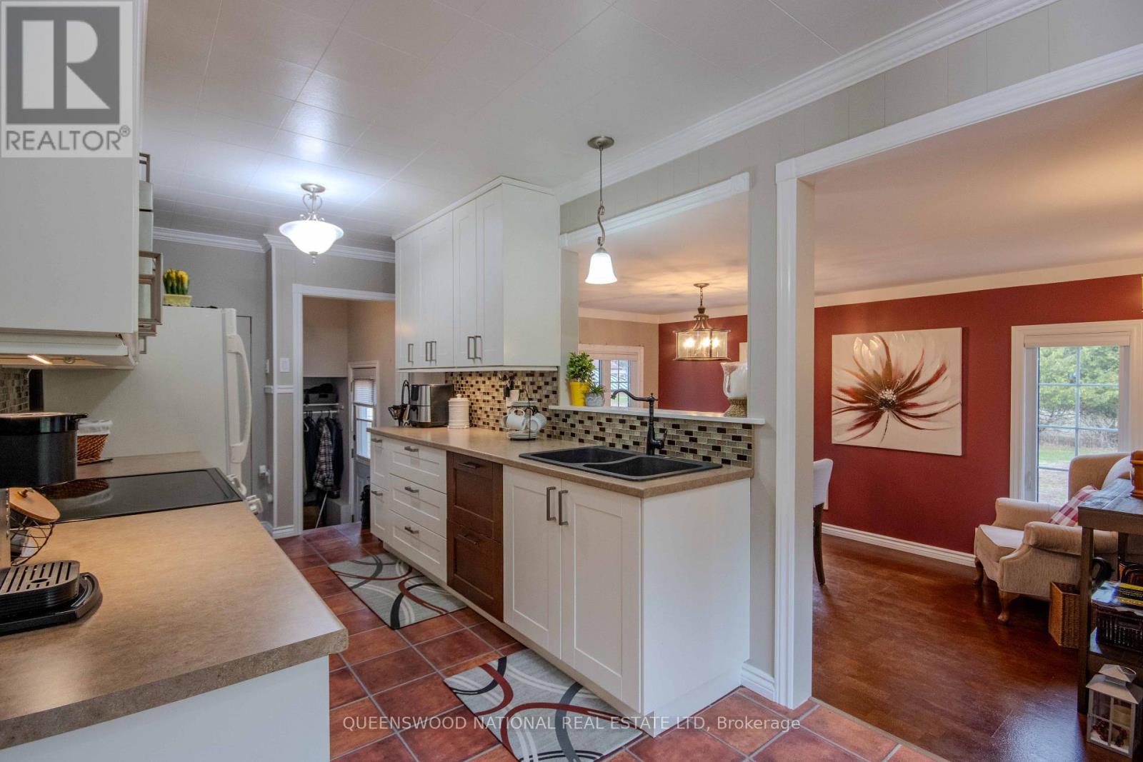 121 SANDHILL DRIVE - 17