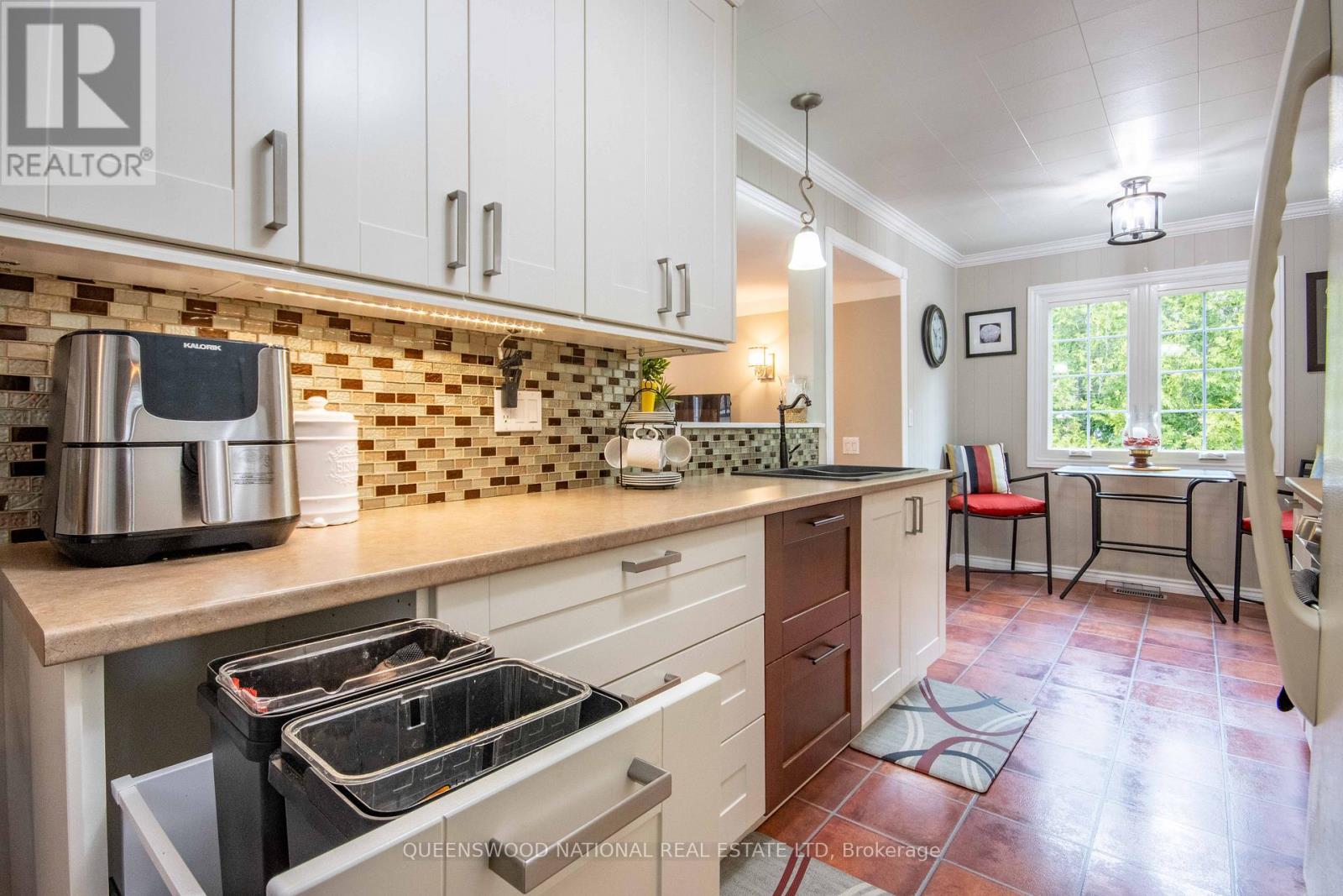 121 SANDHILL DRIVE - 20