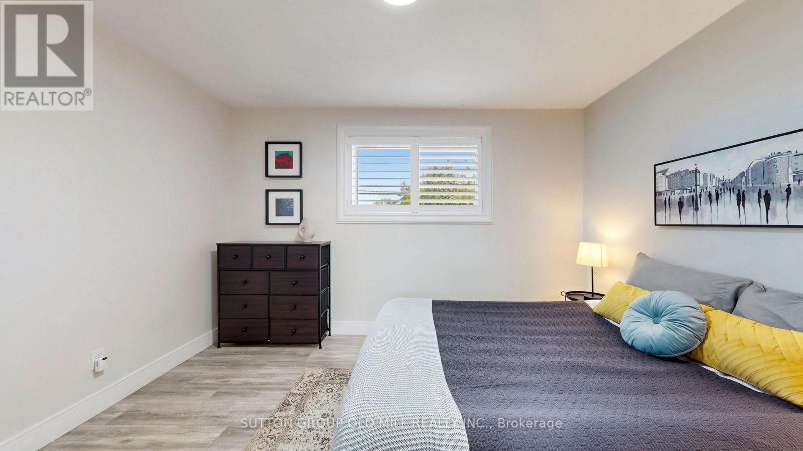 19 ASCOT AVENUE - 23