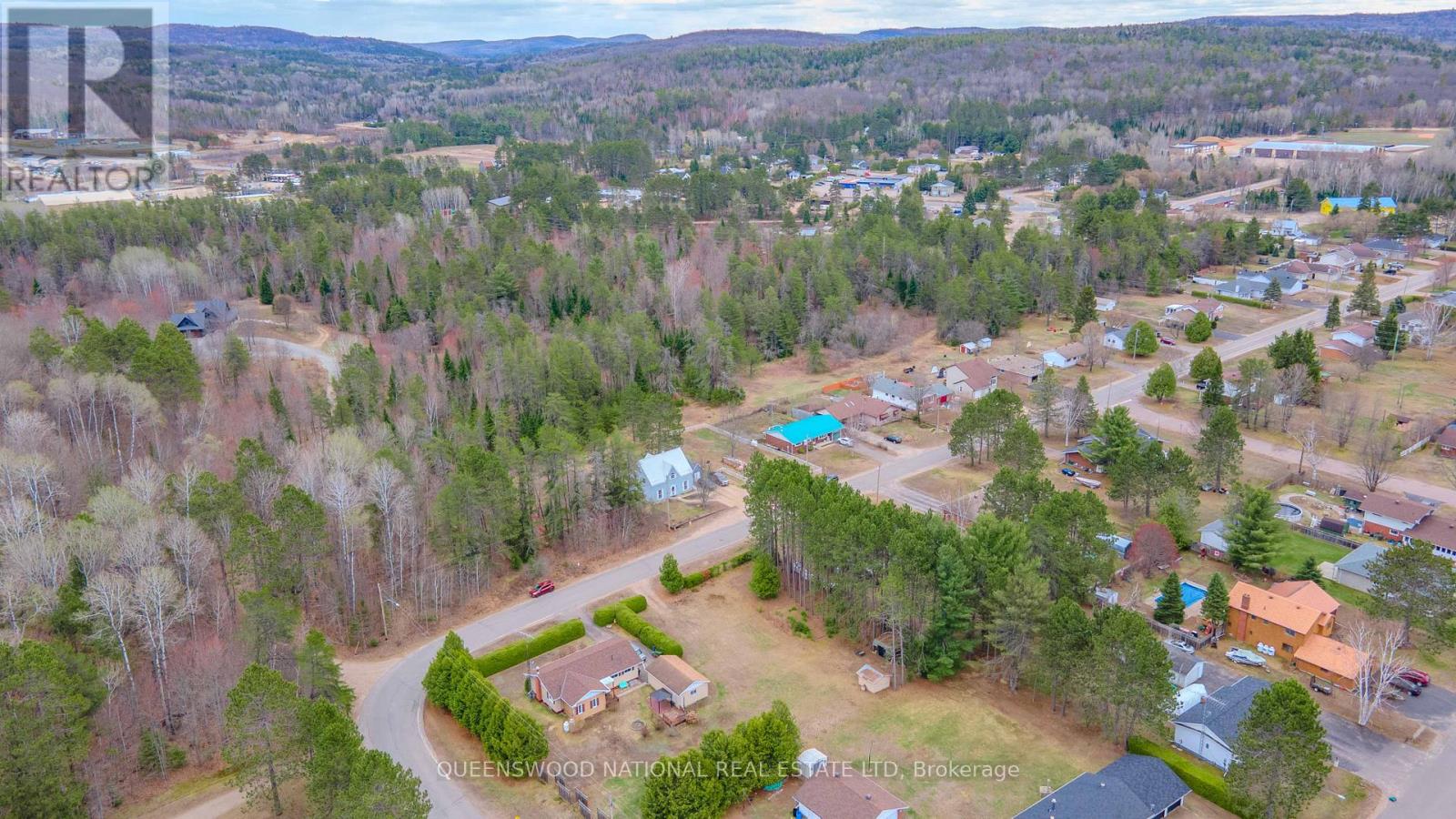 121 SANDHILL DRIVE - 31