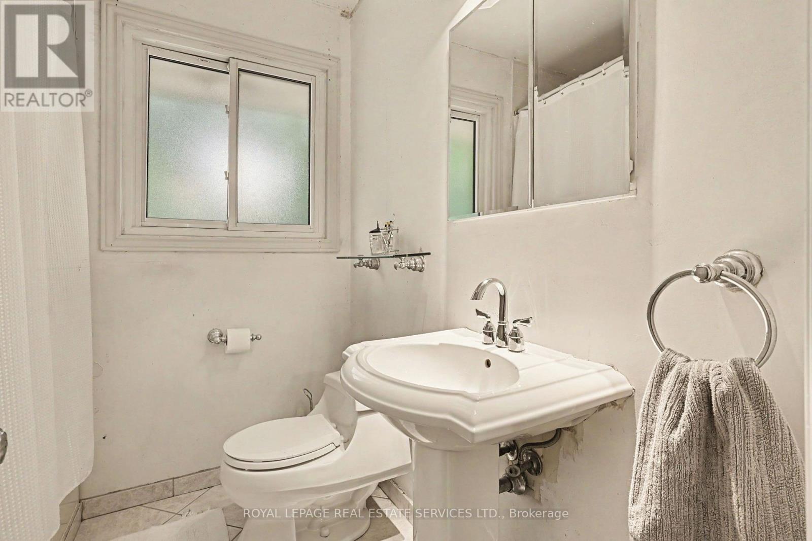 14 MOSSFORD COURT - 21