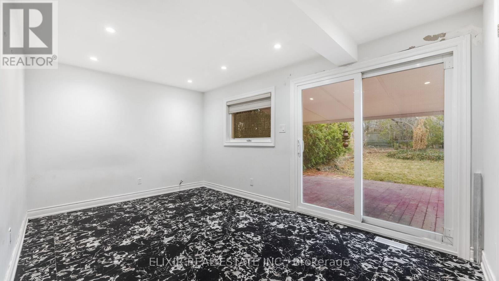 43 BROMLEY CRESCENT - 11