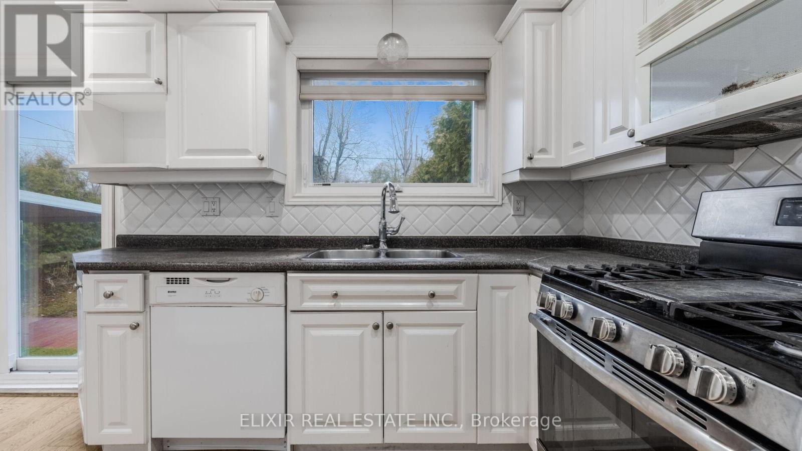 43 BROMLEY CRESCENT - 18