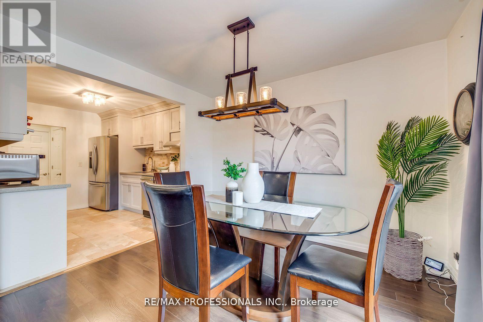 #51 4345 BLOOR STREET W - 16