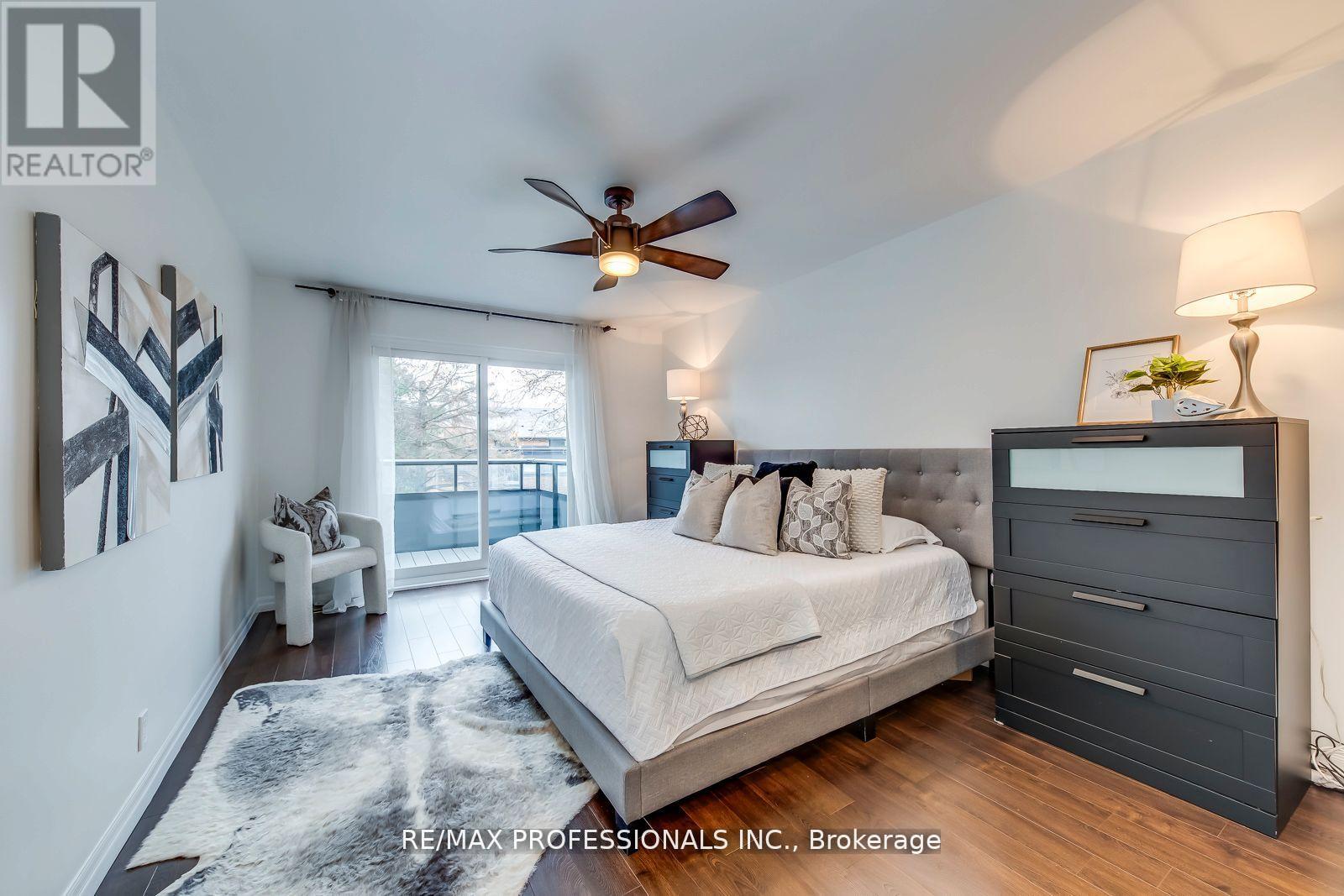 #51 4345 BLOOR STREET W - 19