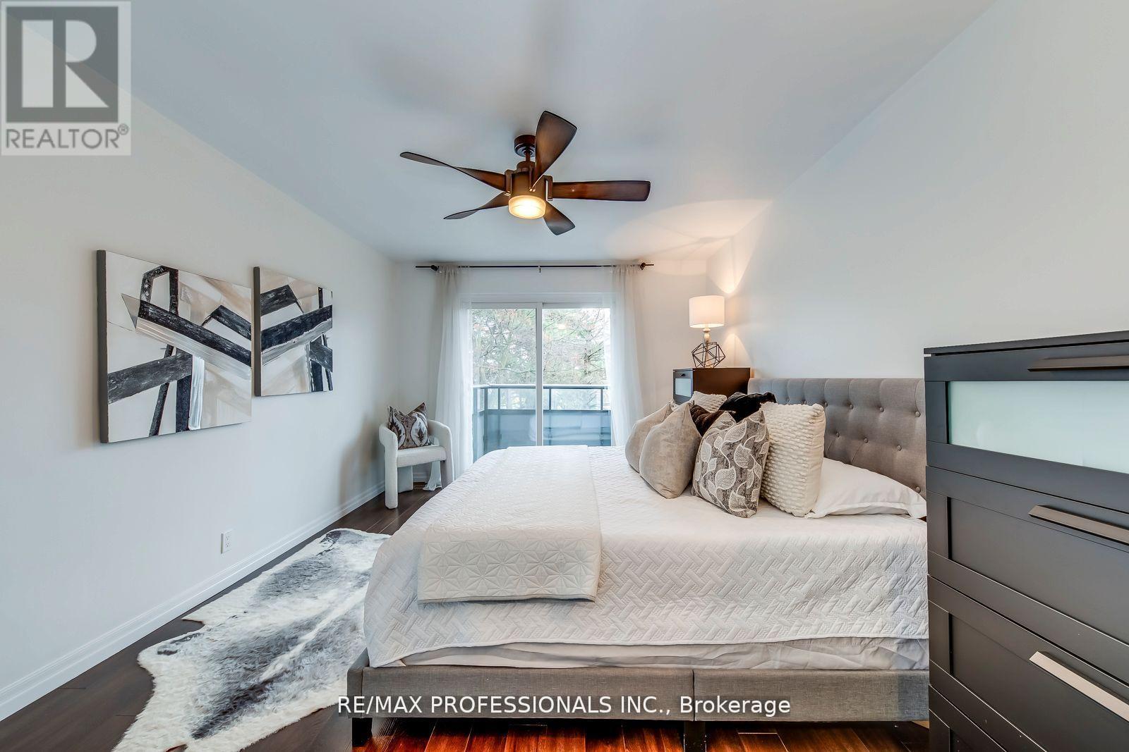 #51 4345 BLOOR STREET W - 20