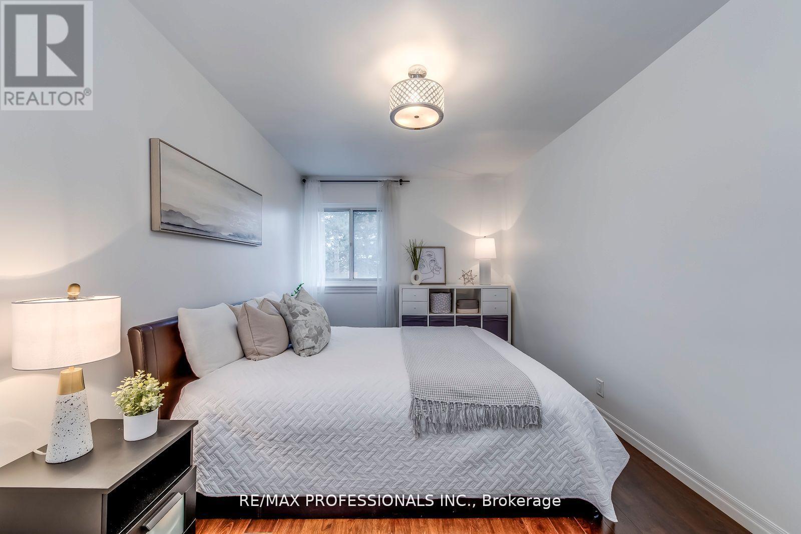 #51 4345 BLOOR STREET W - 27