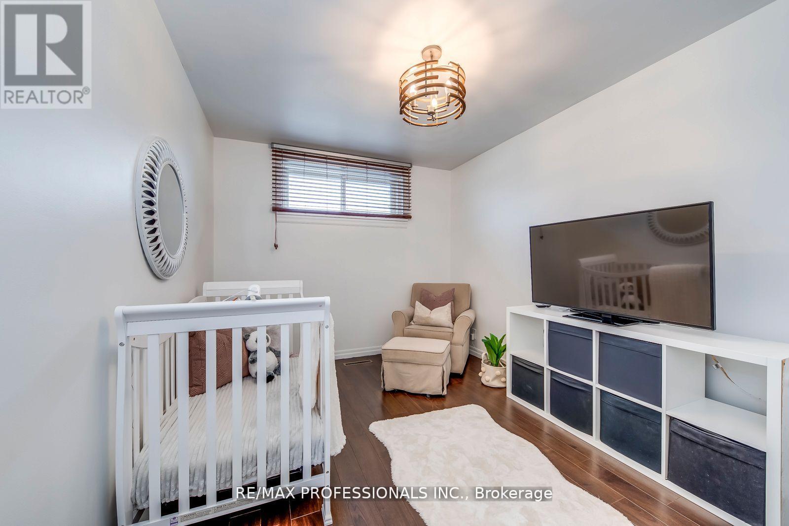 #51 4345 BLOOR STREET W - 29