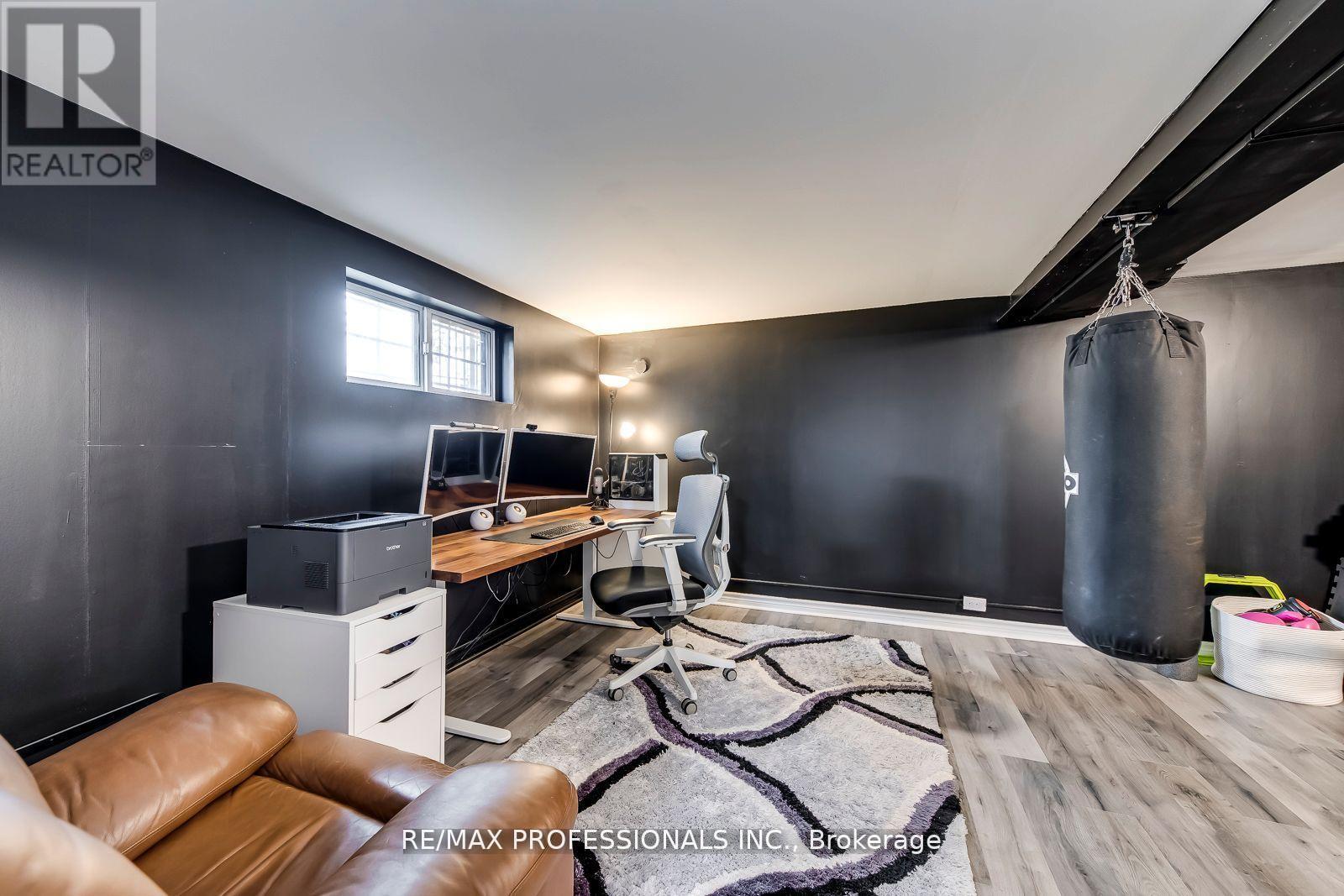 #51 4345 BLOOR STREET W - 31
