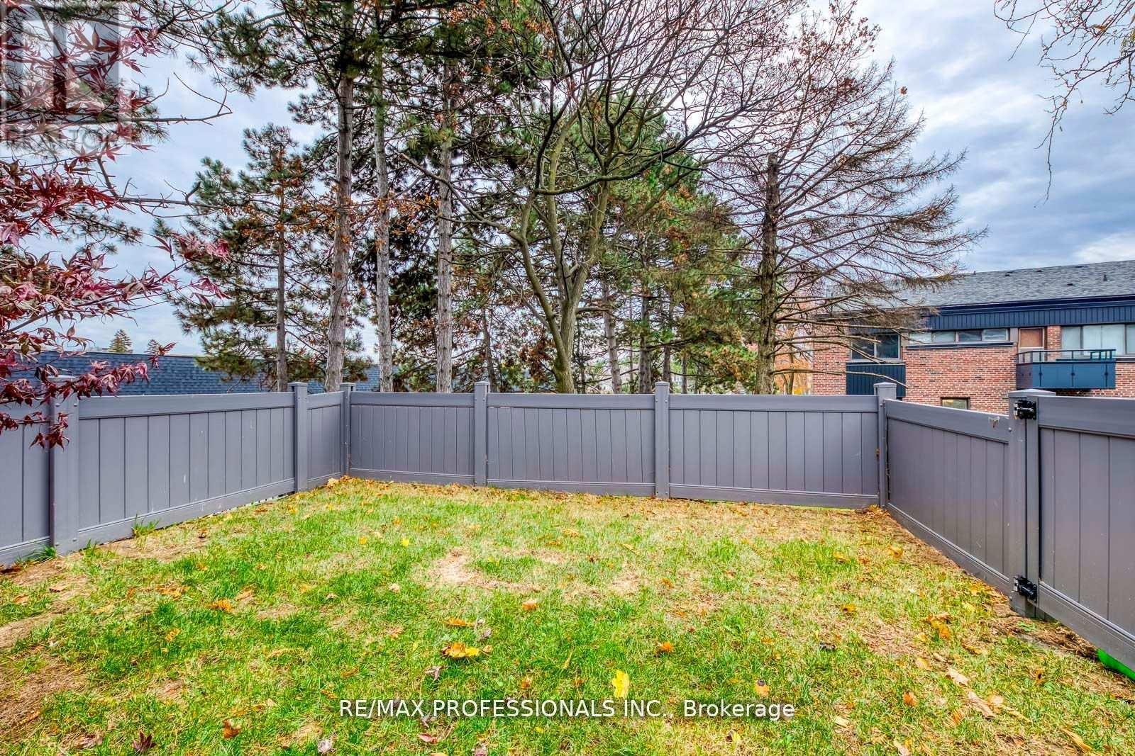 #51 4345 BLOOR STREET W - 38