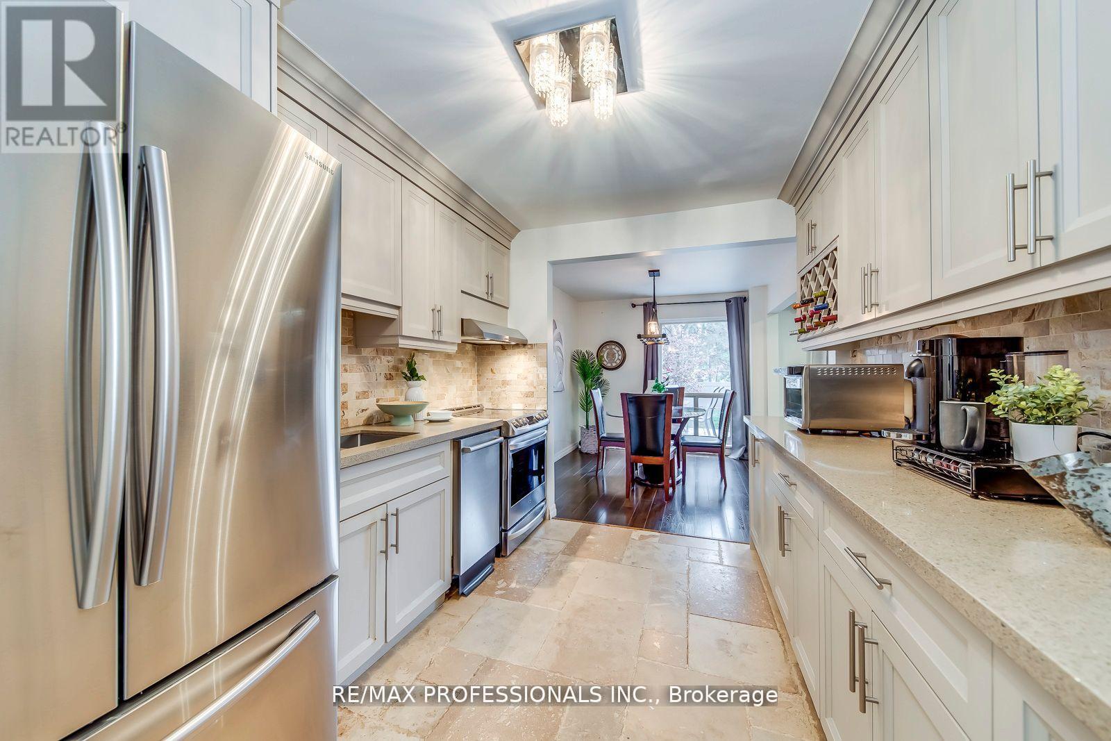 #51 4345 BLOOR STREET W - 4