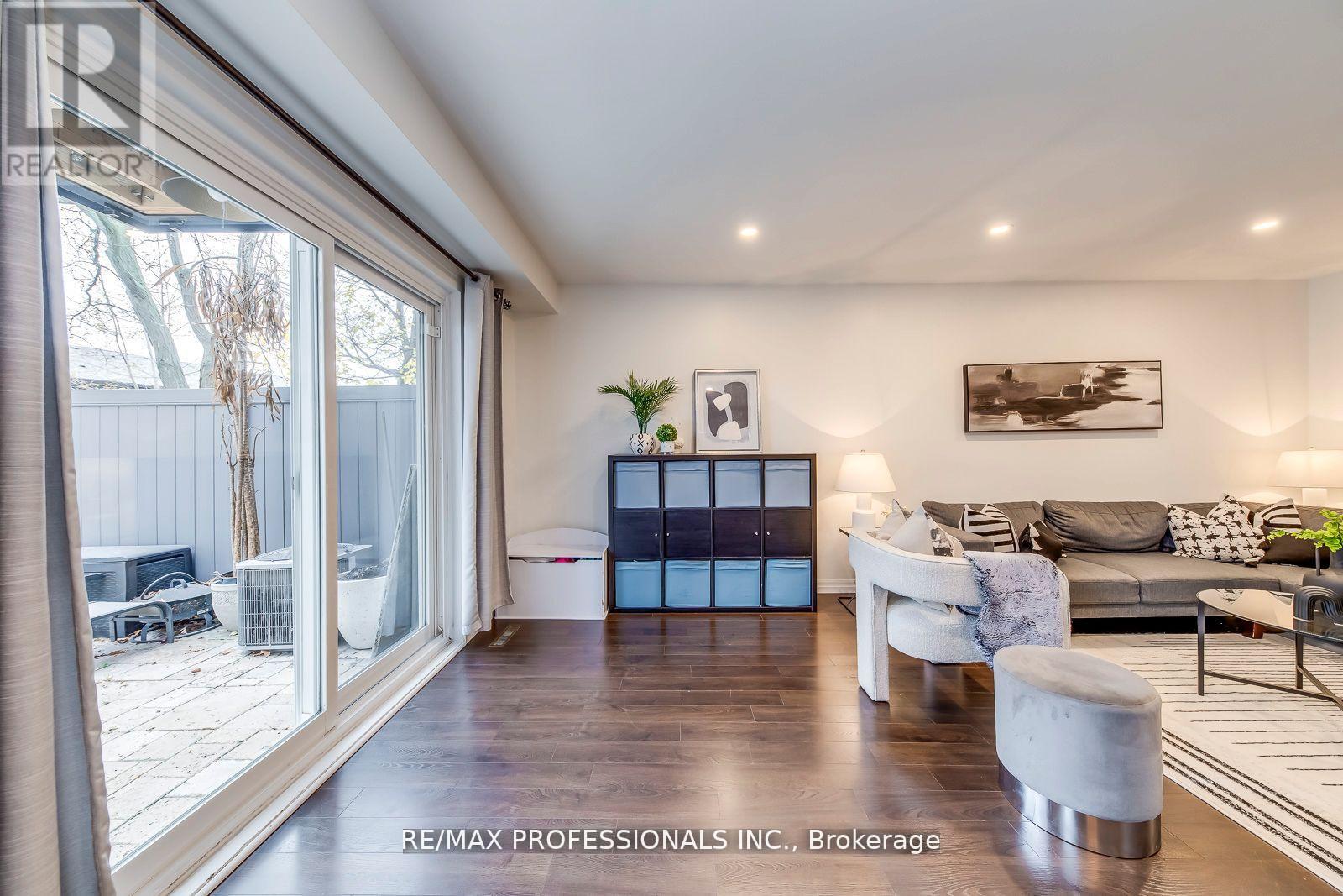 #51 4345 BLOOR STREET W - 8