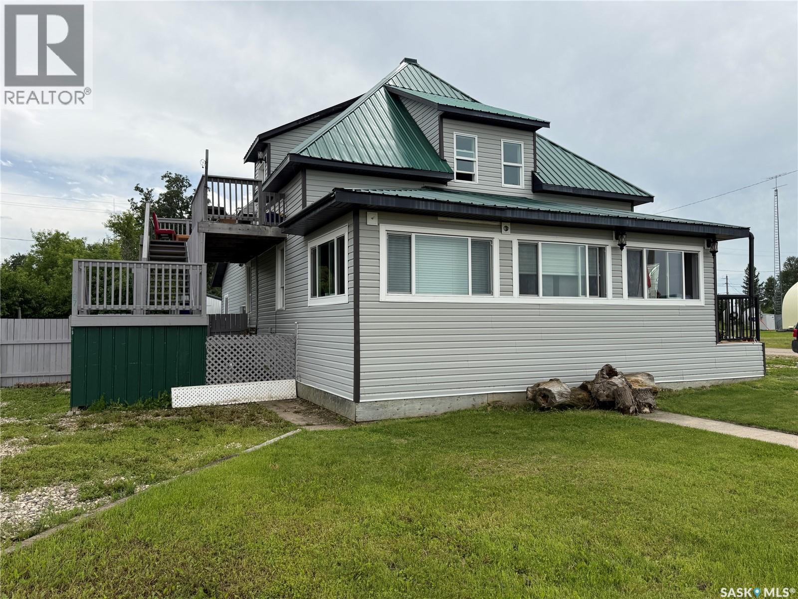 707 Railway AVENUE - 1