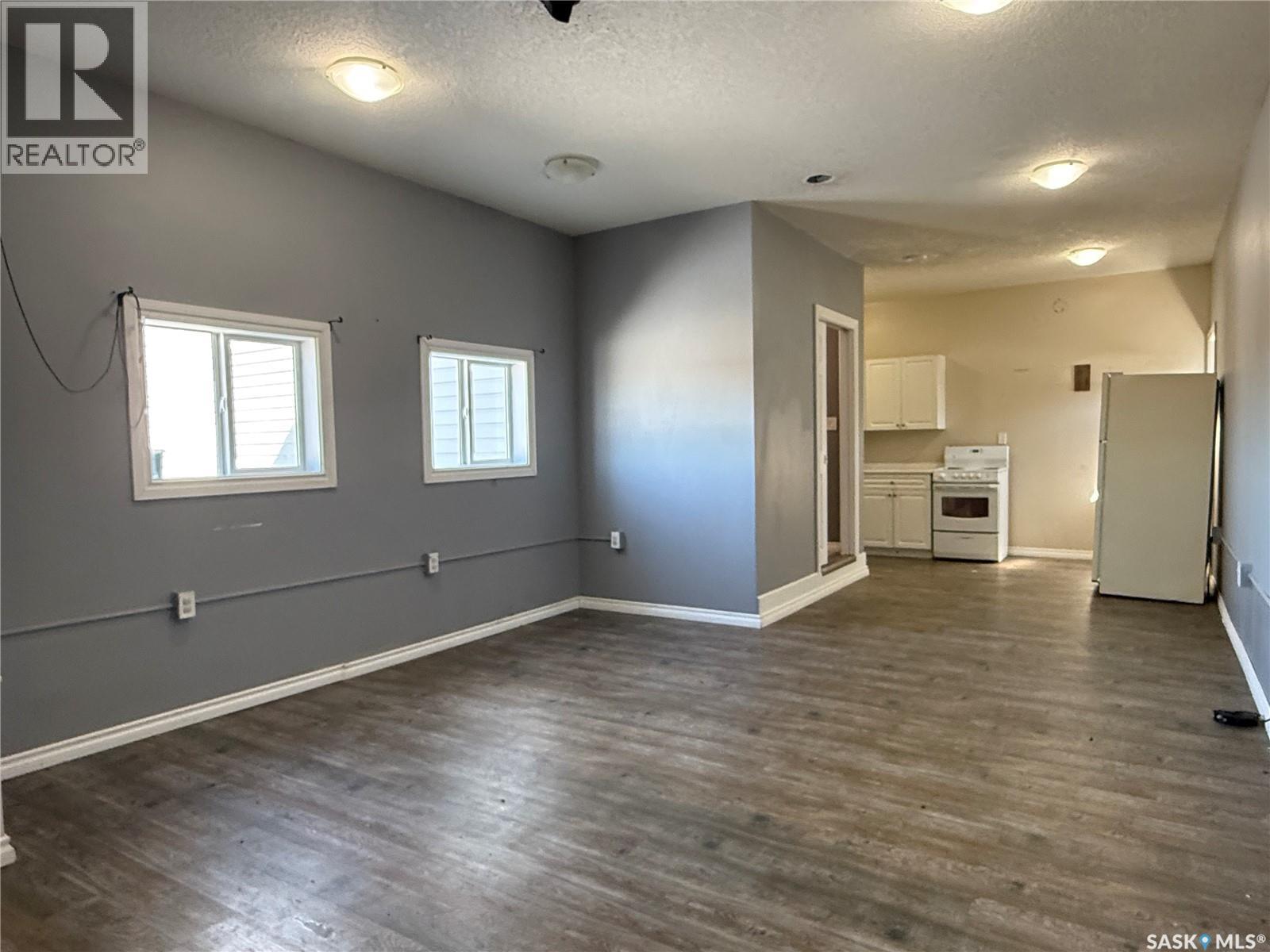 707 Railway AVENUE - 17