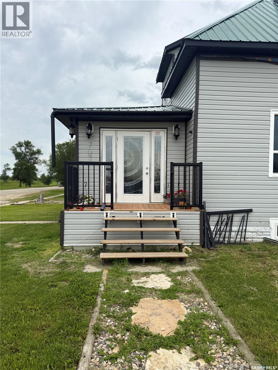 707 Railway AVENUE - 2