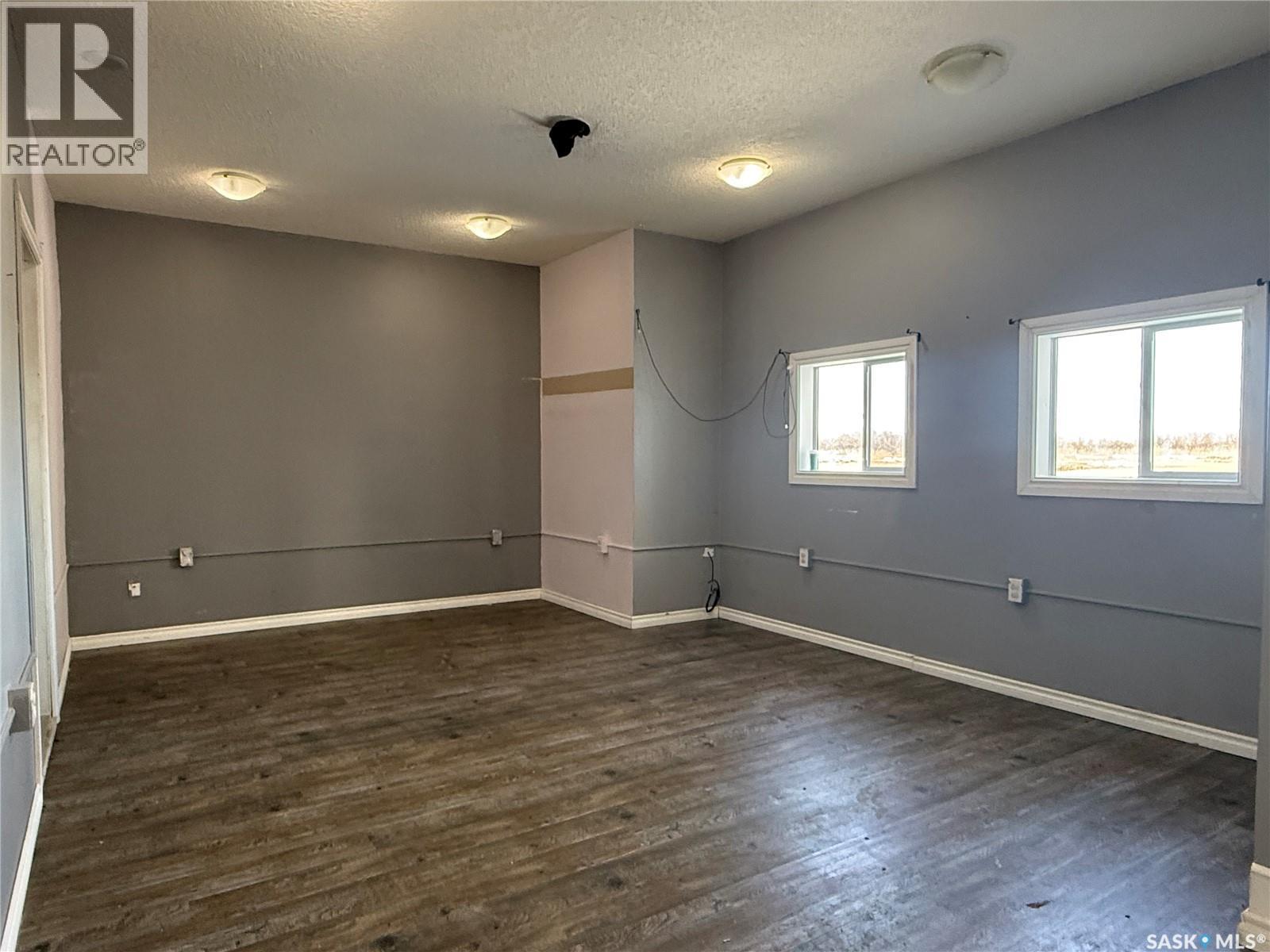 707 Railway AVENUE - 22