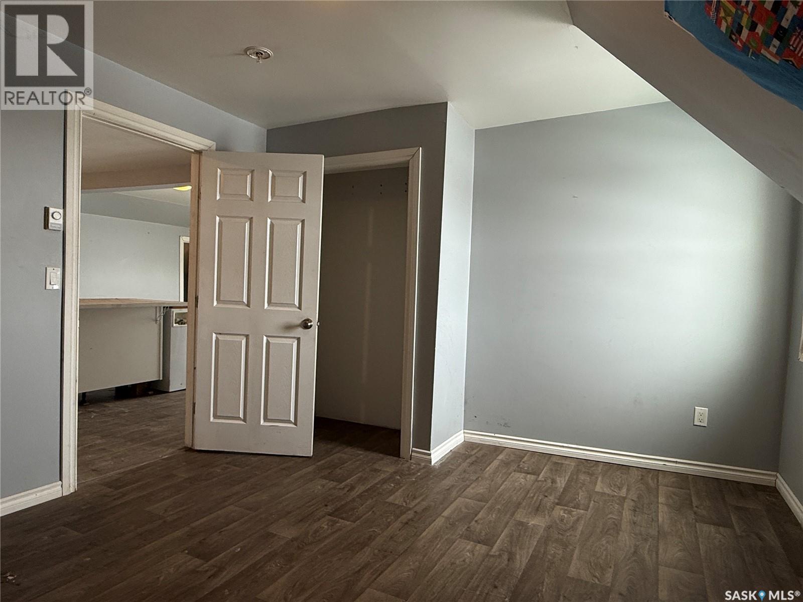 707 Railway AVENUE - 27