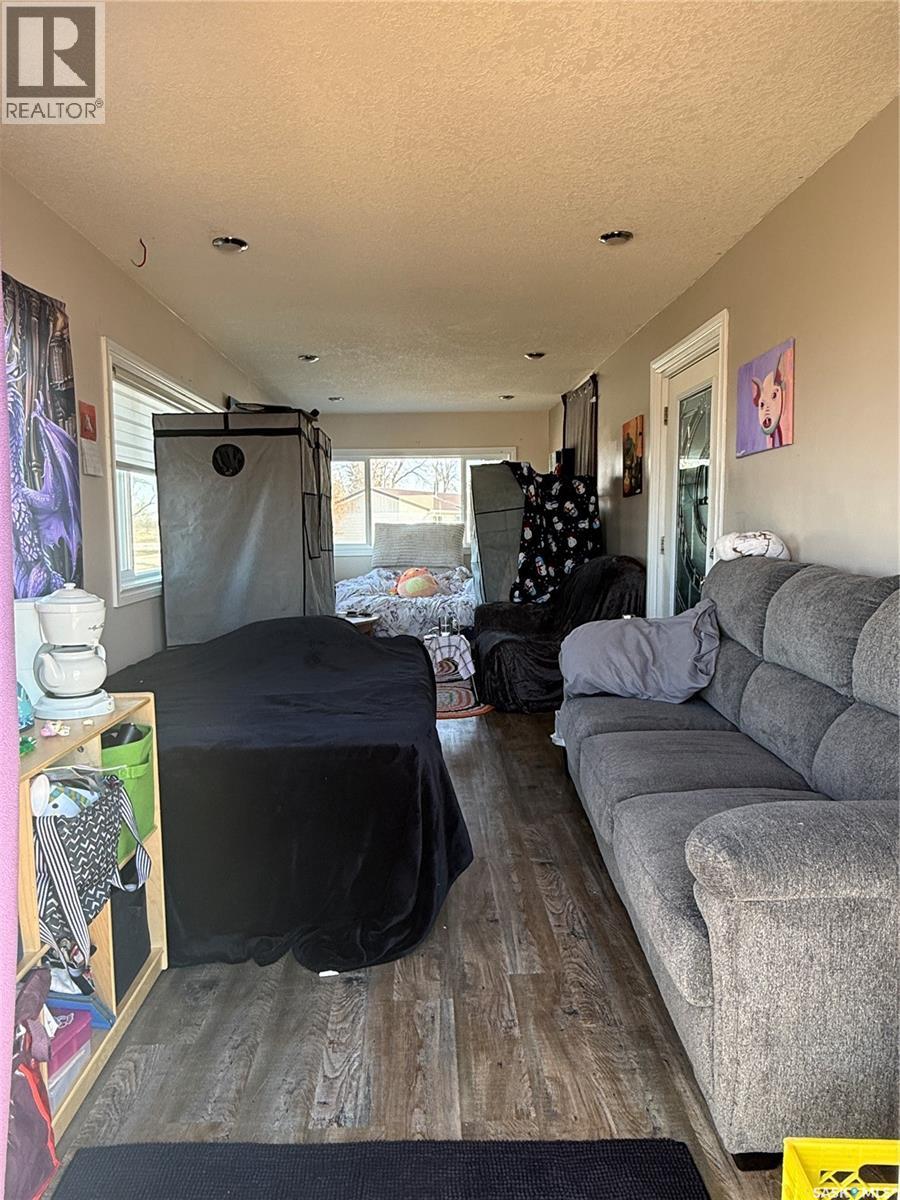 707 Railway AVENUE - 3