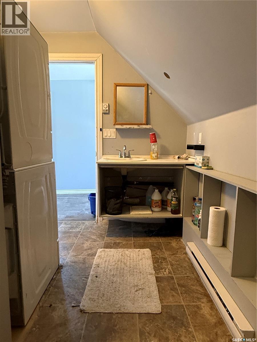 707 Railway AVENUE - 34