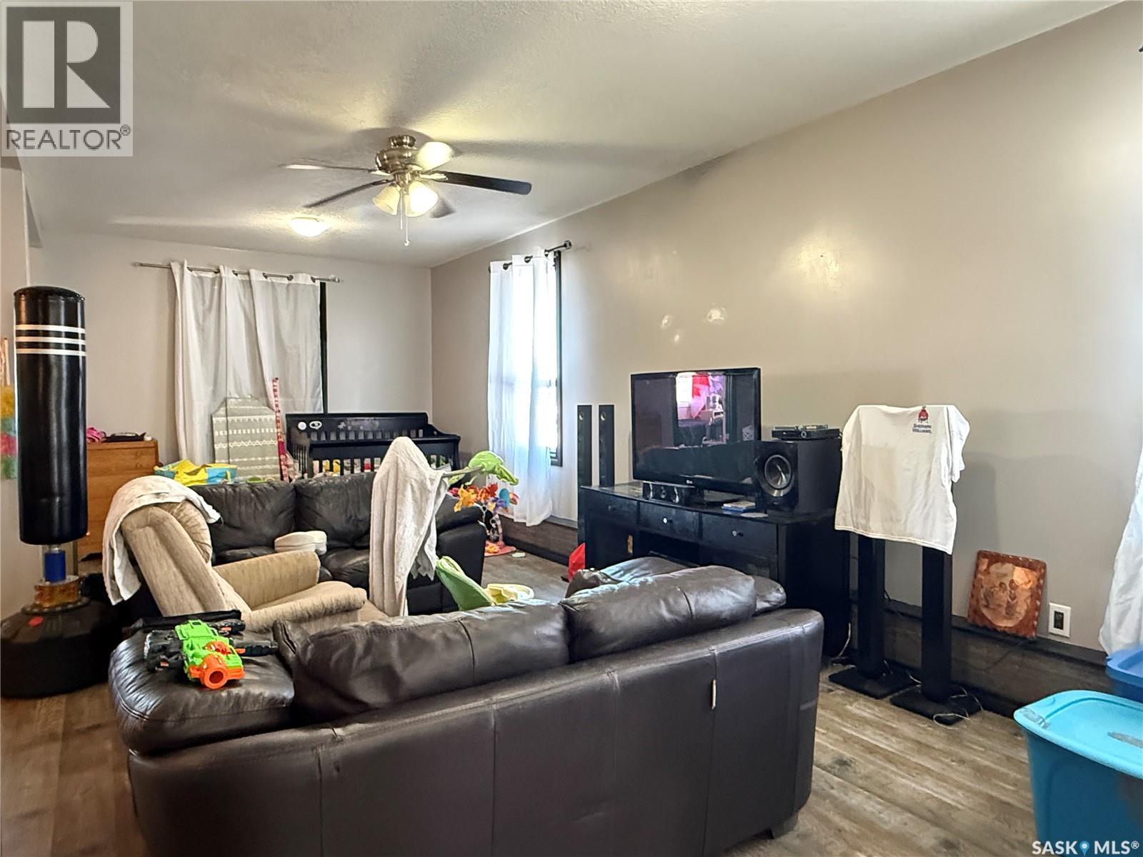 707 Railway AVENUE - 7