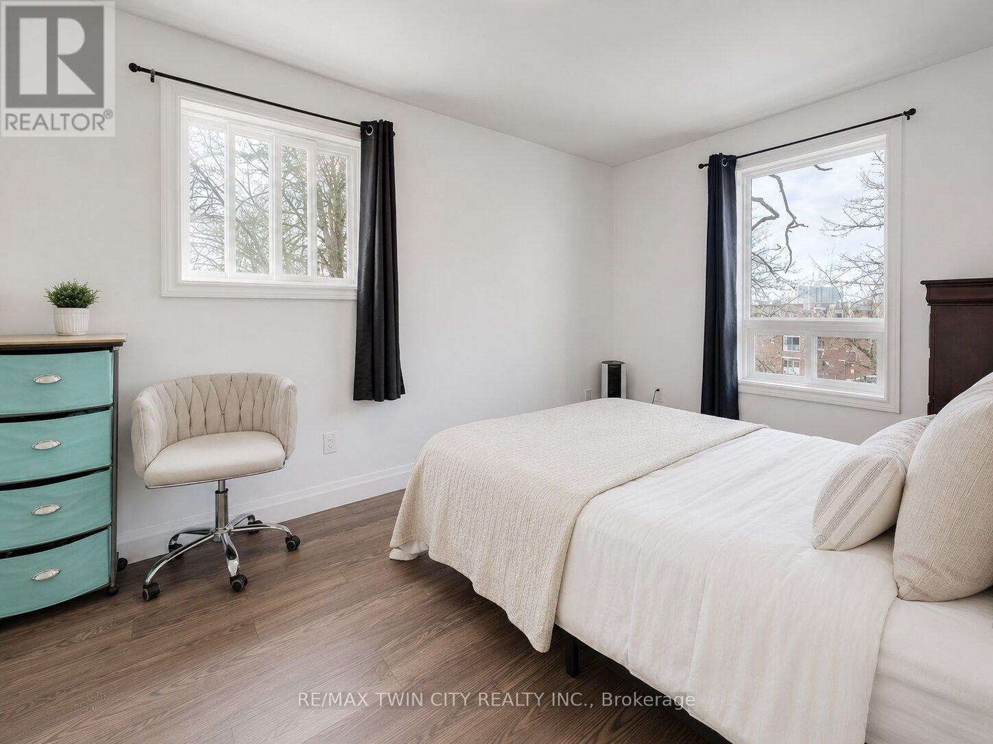 #15 119 CEDAR STREET S - 12